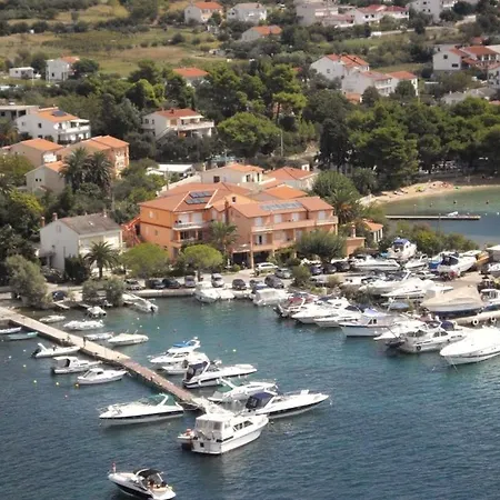 With Breakfast, By Sea Apartman